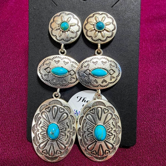 Vintage Western Style Turquoise Oval Long Drop Dangle Earrings. - Picture 1 of 1